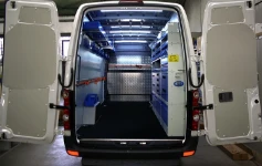 Vista d'insieme dell'allestimento Syncro Ultra nel vano di carico del NV250