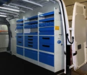 Modulo destro dell'allestimento Syncro Ultra nel NV250, con pannello portautensili e cassettiera