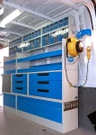 Modulo scaffalato Syncro Ultra nel NV250 con pannello portautensili e cassetti