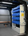 Modulo destro dell'allestimento Syncro Ultra nel NV250, con pannello portautensili e cassettiera