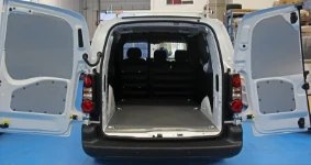 Mercedes Sprinter con pianale e rivestimenti interni Syncro System