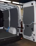 Rivestimento lato sinistro del Dokker con copriruota in alluminio mandorlato