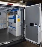 Rivestimento lato sinistro del Dokker con copriruota in alluminio mandorlato