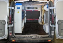 Allestimento officina mobile sul Dacia Dokker con morsa, portarotolo e tanica