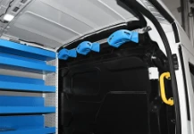 05_Cargo retaining accessories on the bulkhead of the Transit L2 H2