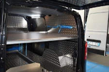 05_The bar and strap retaining system on the right of the van