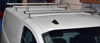 05_The Custom’s roof rack with its Ultrasilent profile