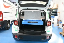 05_The open drawer and the worktop with raised edges in the Jeep