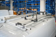 55_The ladder slide and pipe carrier on the roof of the Ducato (2)