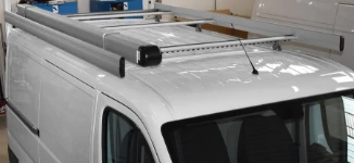 An aluminium pipe carrier on the roof of the Jumper