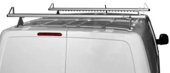 Roof bars with triangular load stops and Syncro’s noise-reducing profile on a ProAce