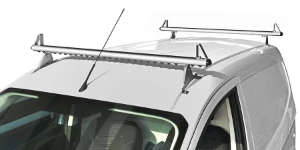 Roof crossbars with Syncro side stops on the Courier