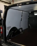 Scaffale e pannello portautensili su Jumpy allestito