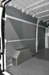 Scaffale e pannello portautensili su Jumpy allestito