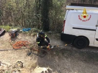 The fire brigade team positions the tie ropes