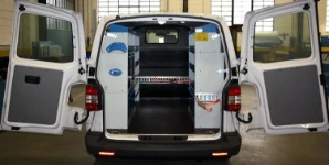 Transporter for an industrial refrigeration service