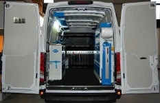 Van racking equipment for service on gas systems used in winemaking